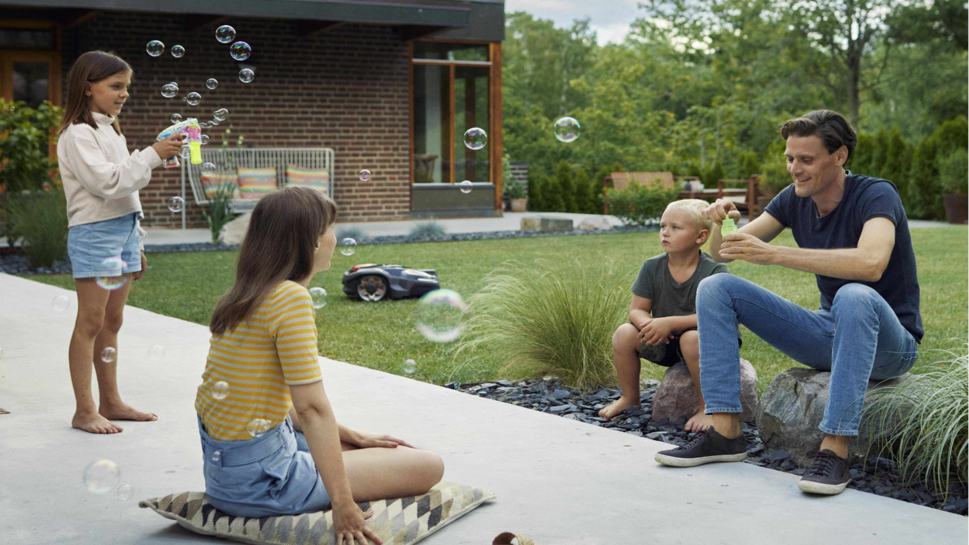 por-que-elegir-un-cortacesped-inalambrico-1920